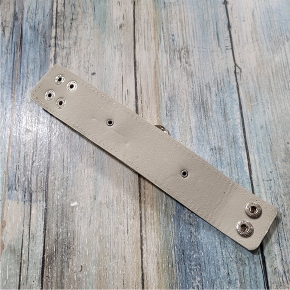 Rock Revival Cream Leather Watch with Silver Fleur-de-Lis - Picture 4 of 11